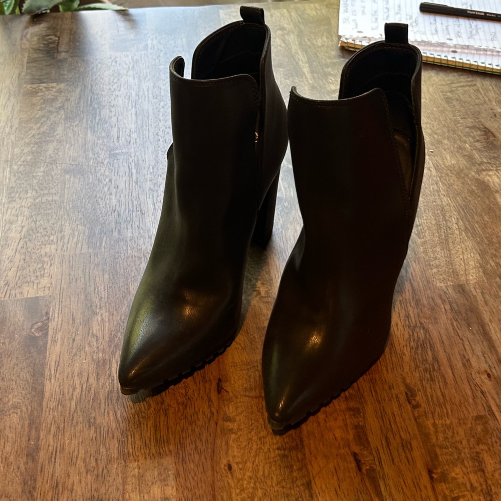 Black heeled boots